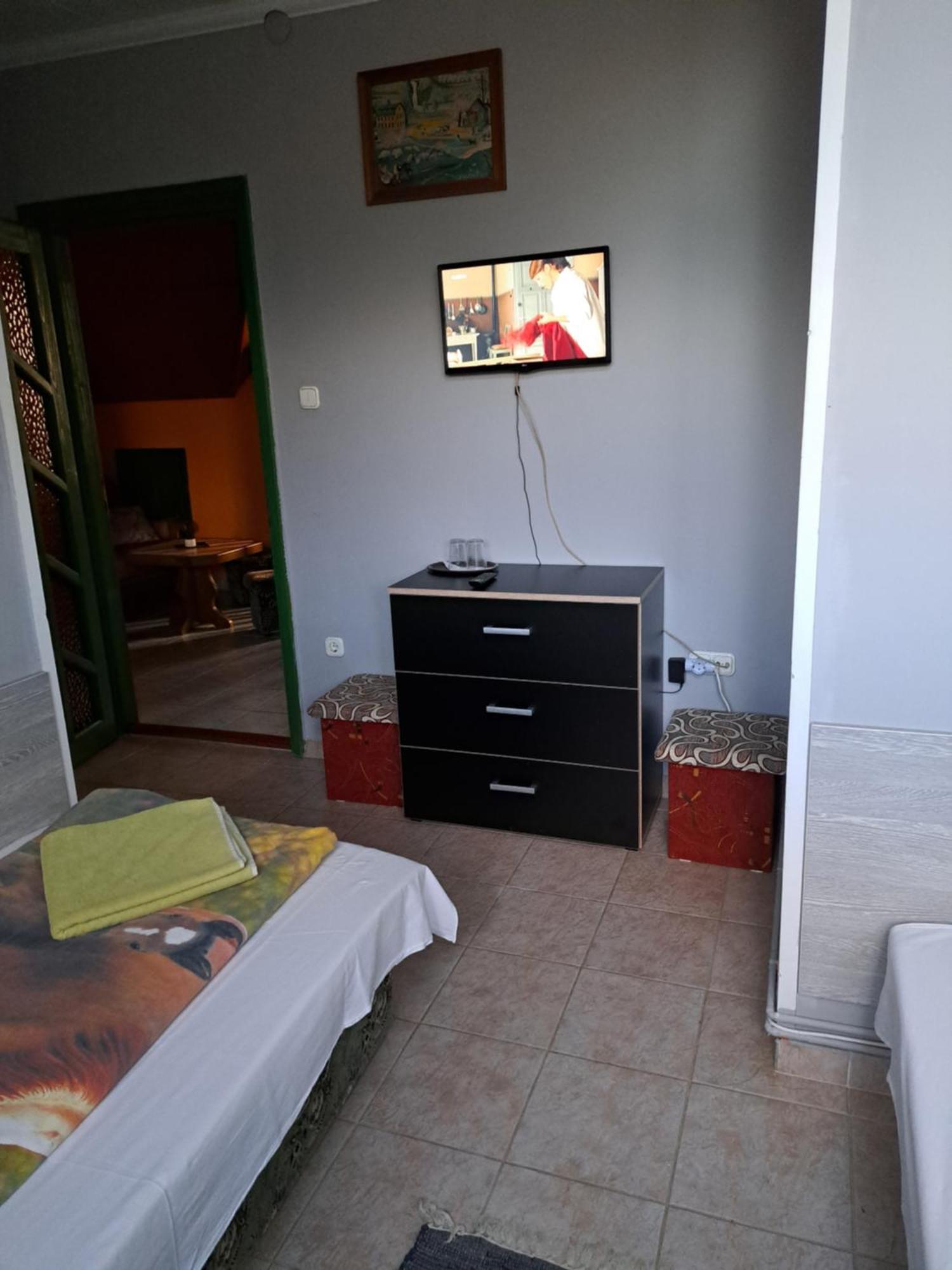 Kisdiofa Panzio Es Vendeglo Bed & Breakfast Vajdacska Exterior photo