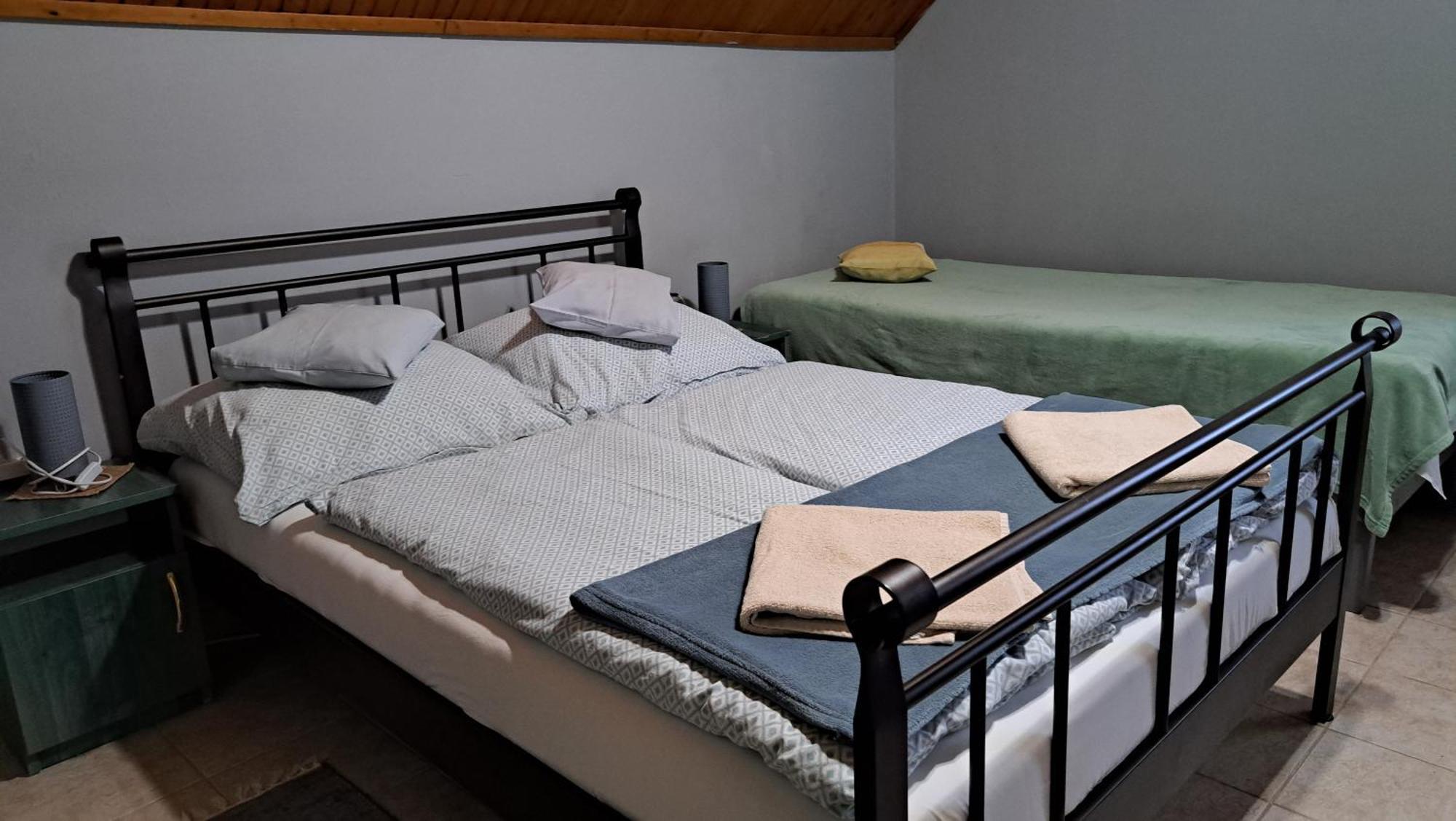 Kisdiofa Panzio Es Vendeglo Bed & Breakfast Vajdacska Exterior photo