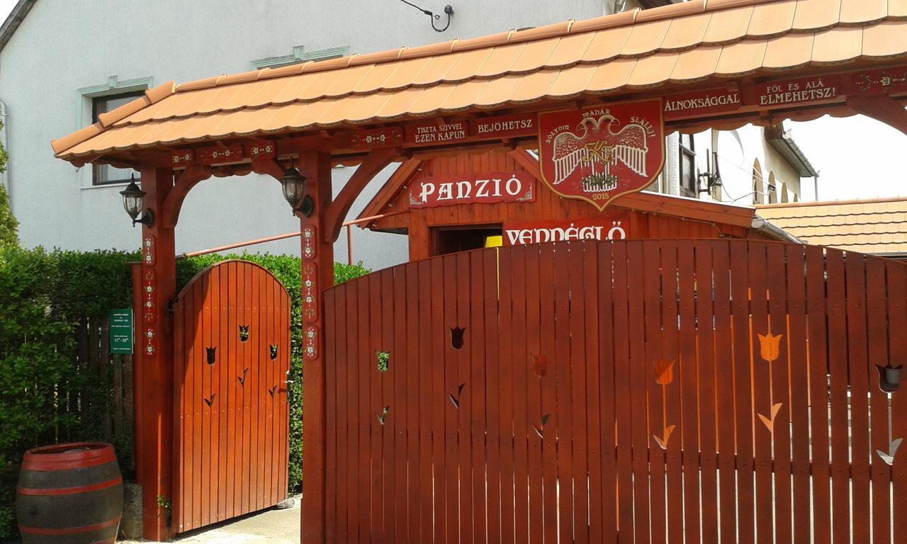 Kisdiofa Panzio Es Vendeglo Bed & Breakfast Vajdacska Exterior photo